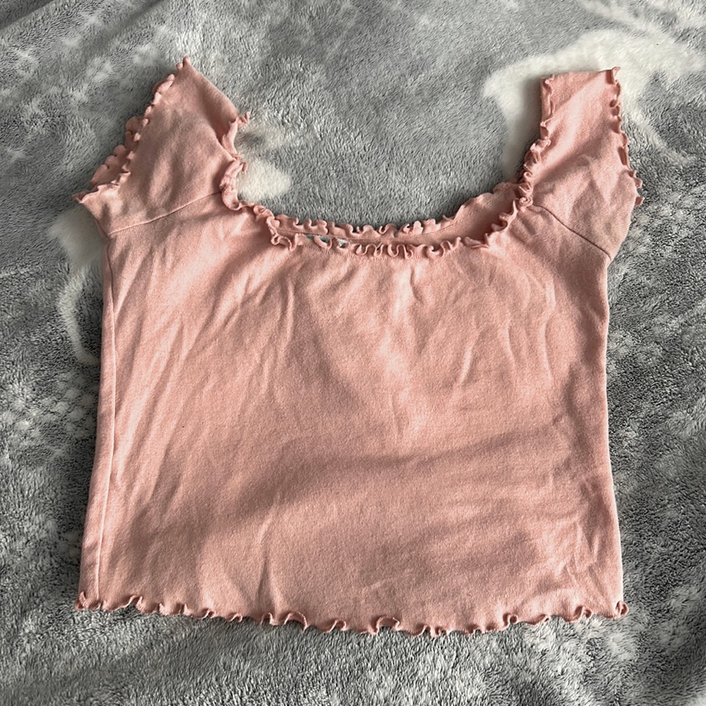 Stretchy pink scoop neck crop top